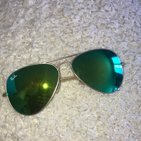 Ray BanGold Aviator Sunglasses with Green Lenses - Picture 5 of 16